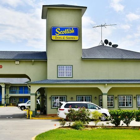 Scottish Inn And Suites Алвин Екстериор снимка