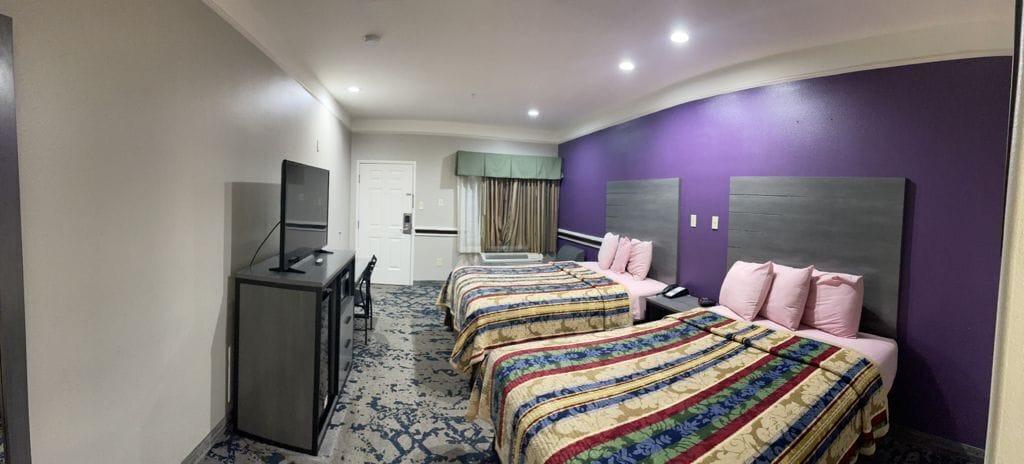 Scottish Inn And Suites Алвин Екстериор снимка