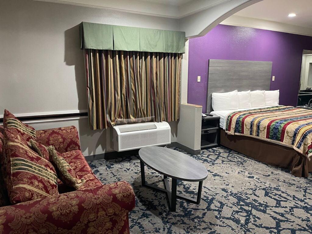 Scottish Inn And Suites Алвин Екстериор снимка