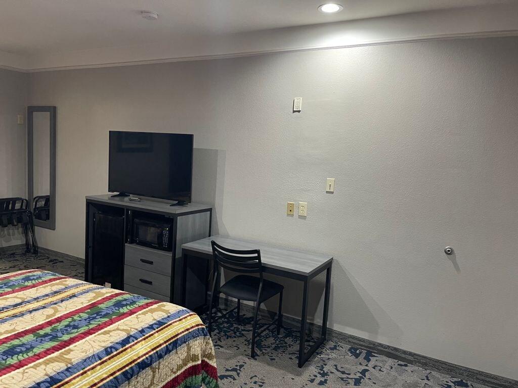 Scottish Inn And Suites Алвин Екстериор снимка