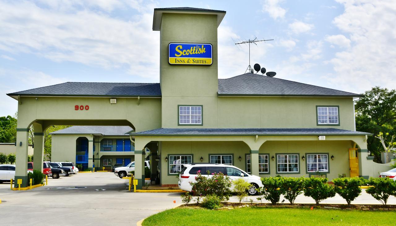 Scottish Inn And Suites Алвин Екстериор снимка