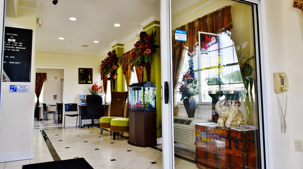 Scottish Inn And Suites Алвин Екстериор снимка