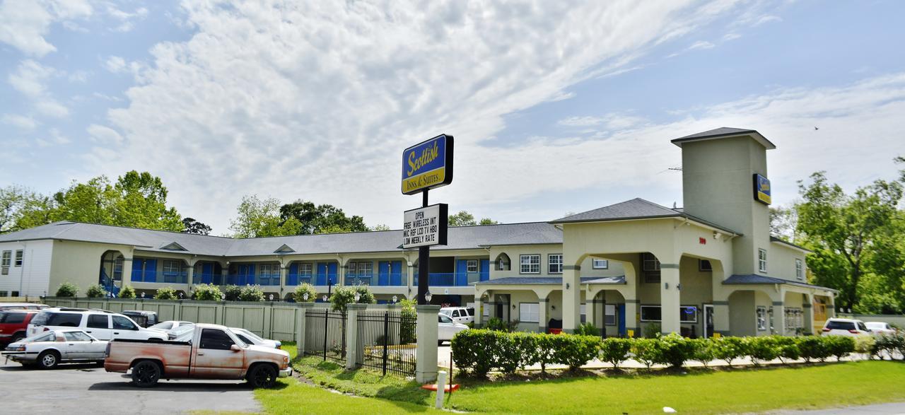 Scottish Inn And Suites Алвин Екстериор снимка
