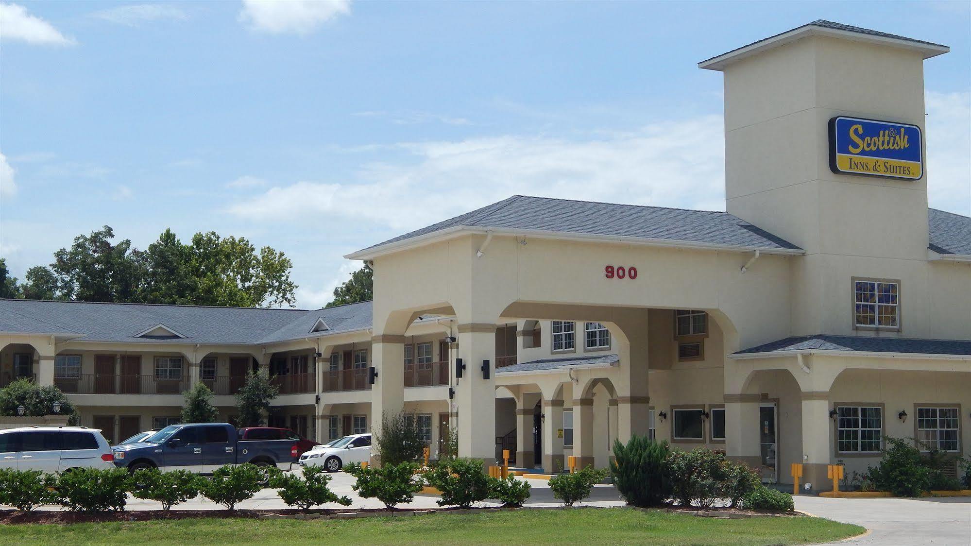 Scottish Inn And Suites Алвин Екстериор снимка